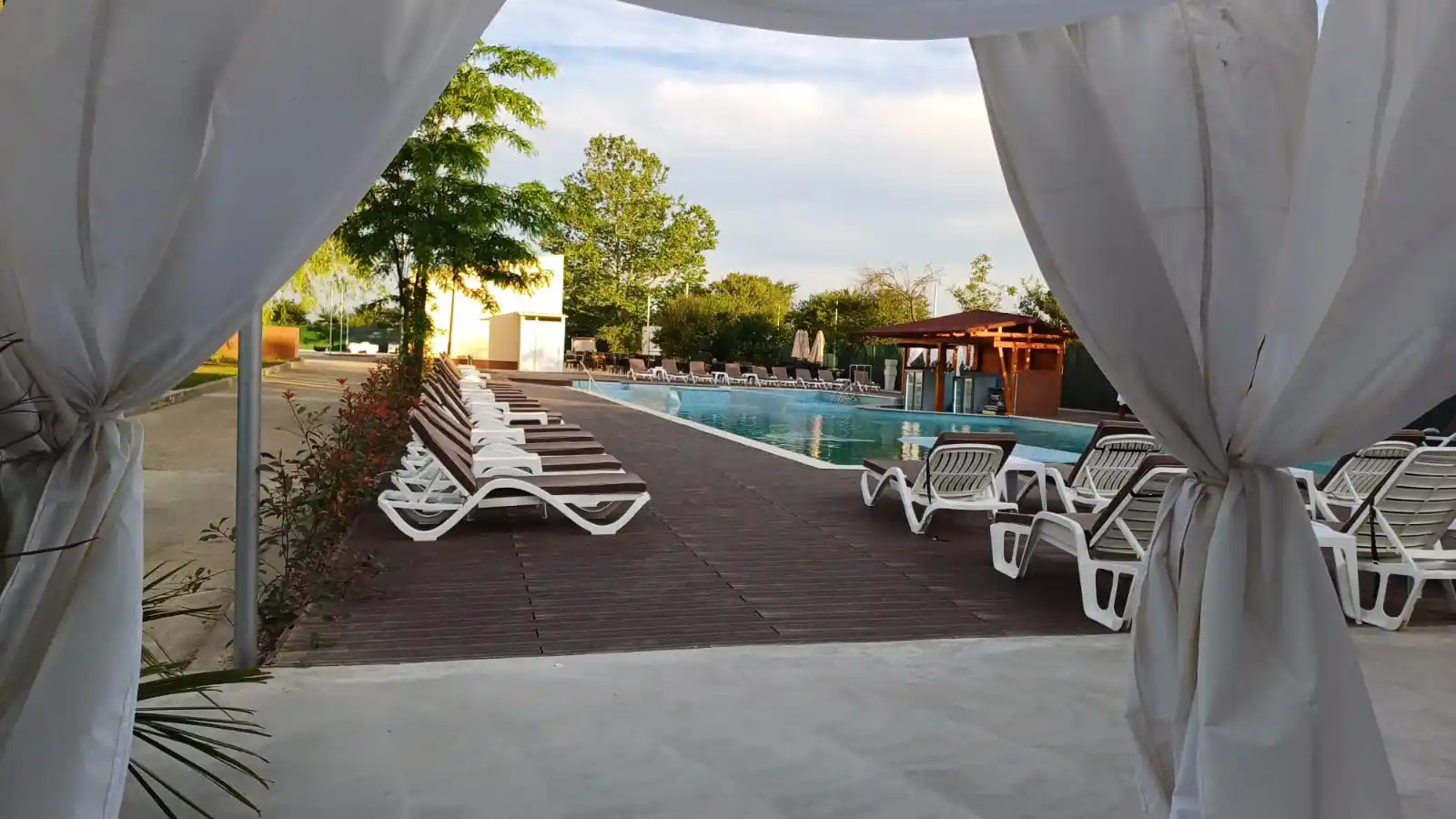 Piscină & Bar